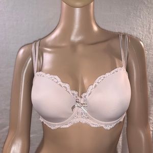 Chantelle Bra underwire formed cups cream